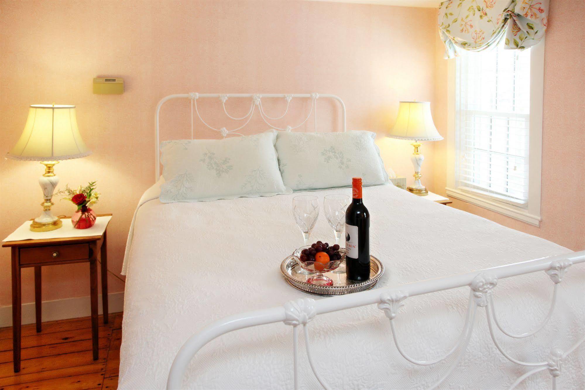 The Inn At Yarmouth Port (Adults Only) Buitenkant foto